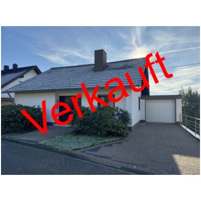 Verkauft: Charmantes Einfamilienhaus mit Garage, Garten und Balkon in reiner Wohnlage von Melsbach 