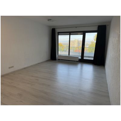 Wohnzimmer mit Balkon 